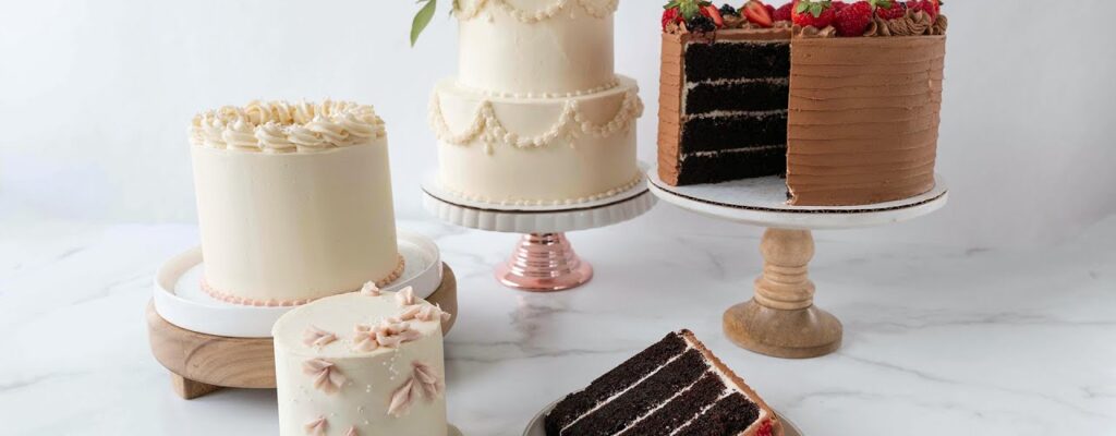 How to cut a round wedding cake